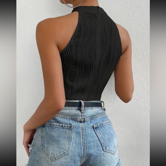 Solid Black Textured Halter Neck Fitted Bodysuit - Picture 4 of 9